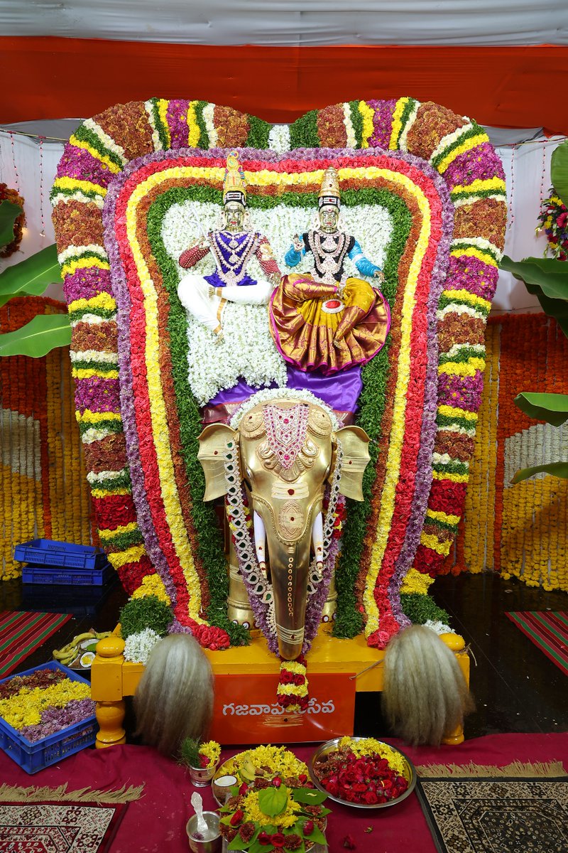 sbmsdevasthanam's tweet photo. Gaja Vahana Seva

#srisailamahakshetram  #mahashivratri2023 #shivratri2023 #shivratri #worshipfromhome #mallikarjuna #mallikarjunaswamy #bhramarambadevi #shivaparvati #srisailamtemple #srisailamonline #srisailam #jyotirling #shakthipeetam #shiva #12jyotirling #18shaktipeethas https://t.co/si7MqZtFvm