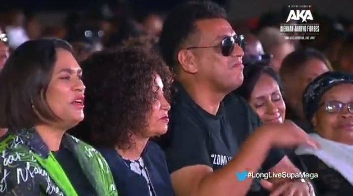 Not Uncle Tony singing along each song played. Mahn a supportive and loving father right there 🥺🥺❤️❤️ #akaworldwide
#akamemorialservice #RIPKiernan #RIPAAKA
