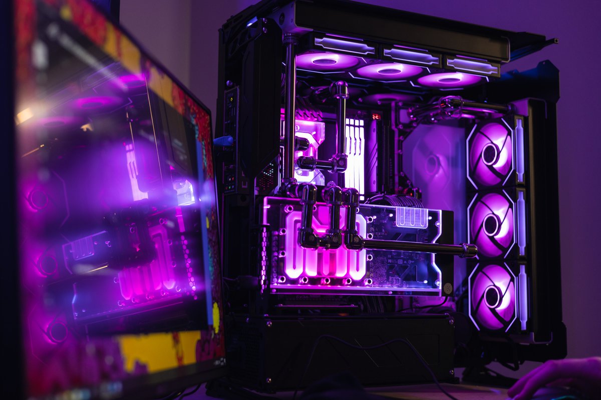 METAPCs's tweet photo. THE SINGULARITY https://t.co/HBBZUVv46s