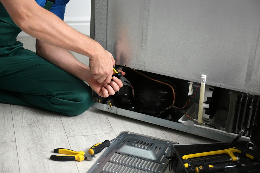Trying to fix your broken HVAC unit before the next heatwave or cold front hits? SM Value Appliance Services is here to help! hvacappliancerepairflorida.com #CommercialApplianceRepair #CommercialRefrigerationInstallation #CommercialHVACRepair