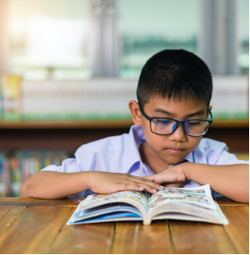 NEIDirector's tweet photo. Myopia is becoming an enormous clinical &amp; public health problem. Interesting #myopia prevention study led by @CUHKofficial. 

In children aged 4-9 w/out myopia: nightly use of 0.05% atropine drops lowered onset of myopia at 2 yrs follow-up.

@JAMA_current: https://t.co/8LTZB9Zn5j https://t.co/WdO56wryG1