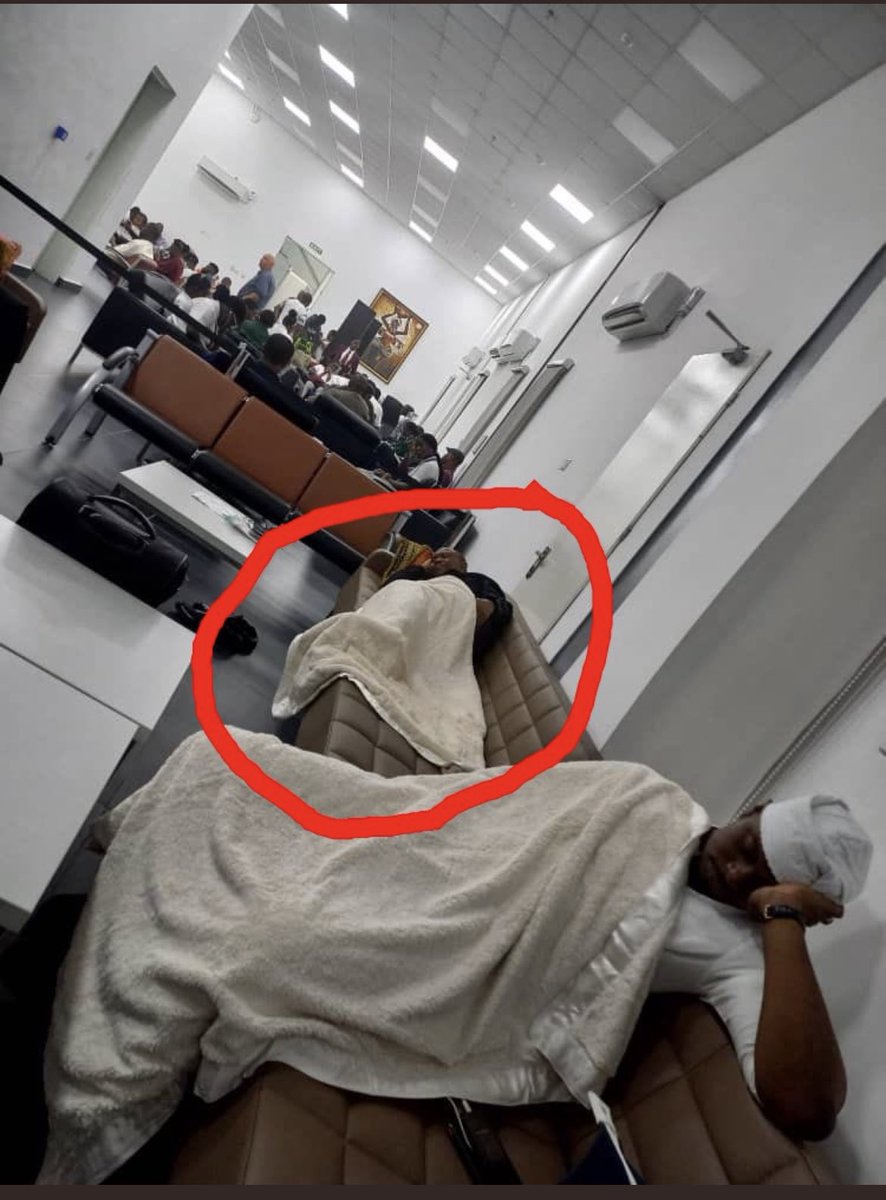 KadunaResident's tweet photo. Peter Obi arrives hours before his 6am scheduled flight, seen taking a short rest at the airport to enable him catch up an appointment. What a simple man. God abeg! Give Nigeria a breaking news with P.O as President come 25th of February😭🙏 https://t.co/CBOJC1v5tQ