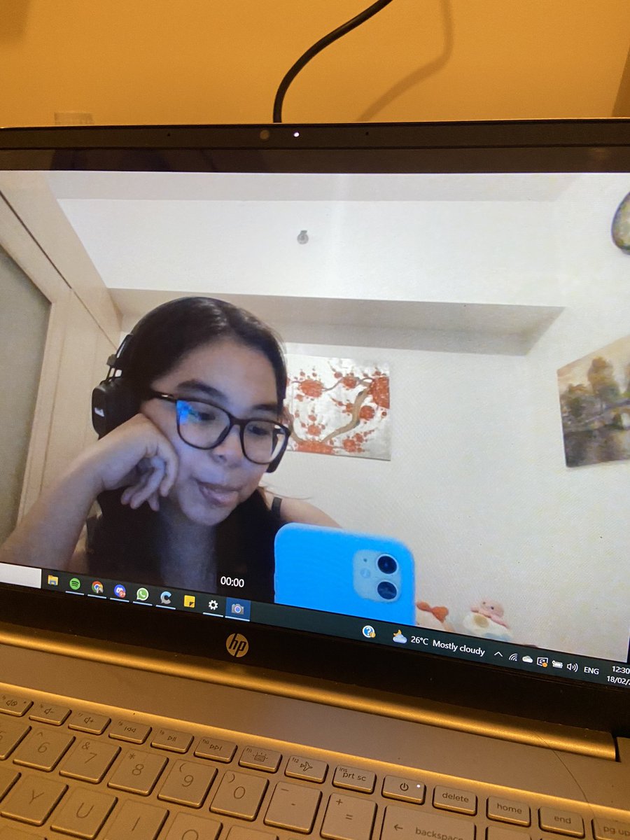 sugaushi's tweet photo. glasses or no glasses? 🤓 https://t.co/p6aqxHaDg0