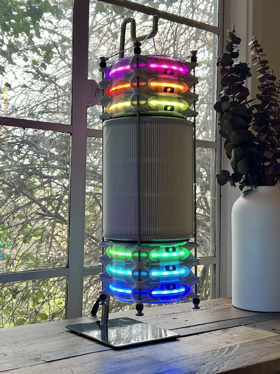 TheFandelier's tweet image. Trying out a new “Fantern” hanging approach. A tabletop hanging hook. This is made for displaying purses. Works ok but balance is iffy. Still, I’m digging the float #crbox #fandelier #warpcore @aladdintweets