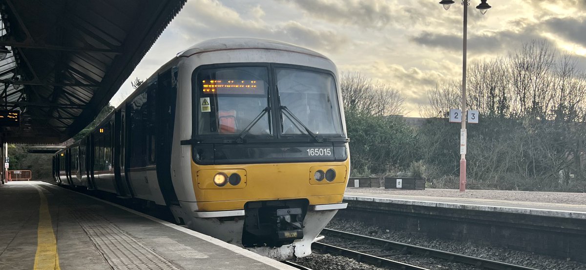 PlatformEdge1's tweet image. Here is 165015 at Stratford Upon Avon about to head to Hatton #Class165