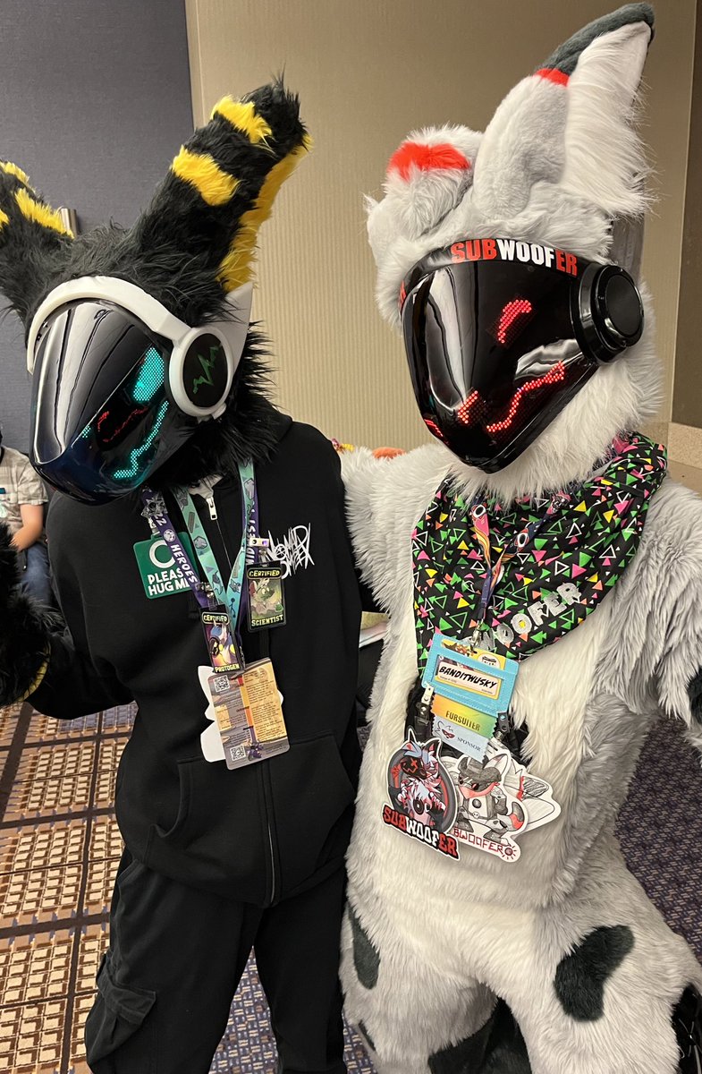 protonav's tweet photo. Happy Fursuit Friday!!
I got this picture at #MFF22 with @BanditWusky
Their suit is so cool and inspired me to make my own! ๐
#furry #FursuitFriday #protogen https://t.co/ETnzozwioK