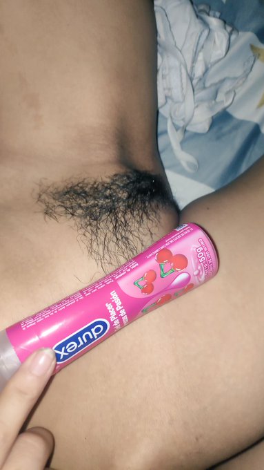 Chicos hace m&aacute;s de 2 a&ntilde;os que no hago anal, y hoy por fin me anim&eacute;, ya compr&eacute; hasta mi lubricante 🤭 dejen<a href="/tag/footfetish"class="tags"><span>#footfetish</span></a><a href="/tag/latina"class="tags"><span>#latina</span></a><a href="/tag/pies"class="tags"><span>#pies</span></a><a href="/tag/lenceria"class="tags"><span>#lenceria</span></a>