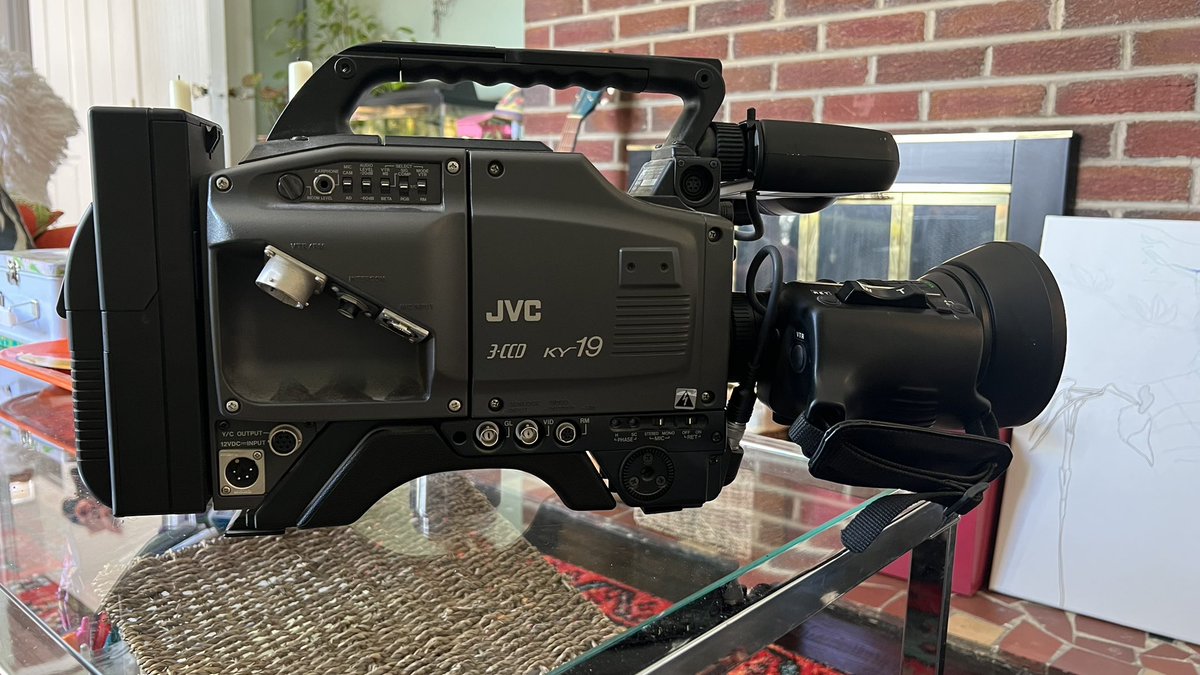 ToryEllen's tweet photo. U know how hard it is to find info on shit like this, let alone finding where to purchase these esoteric cables and what adapters I’ll need to even record something? Anyways it looks cool in the viewfinder lol https://t.co/ctOyw64ZfW