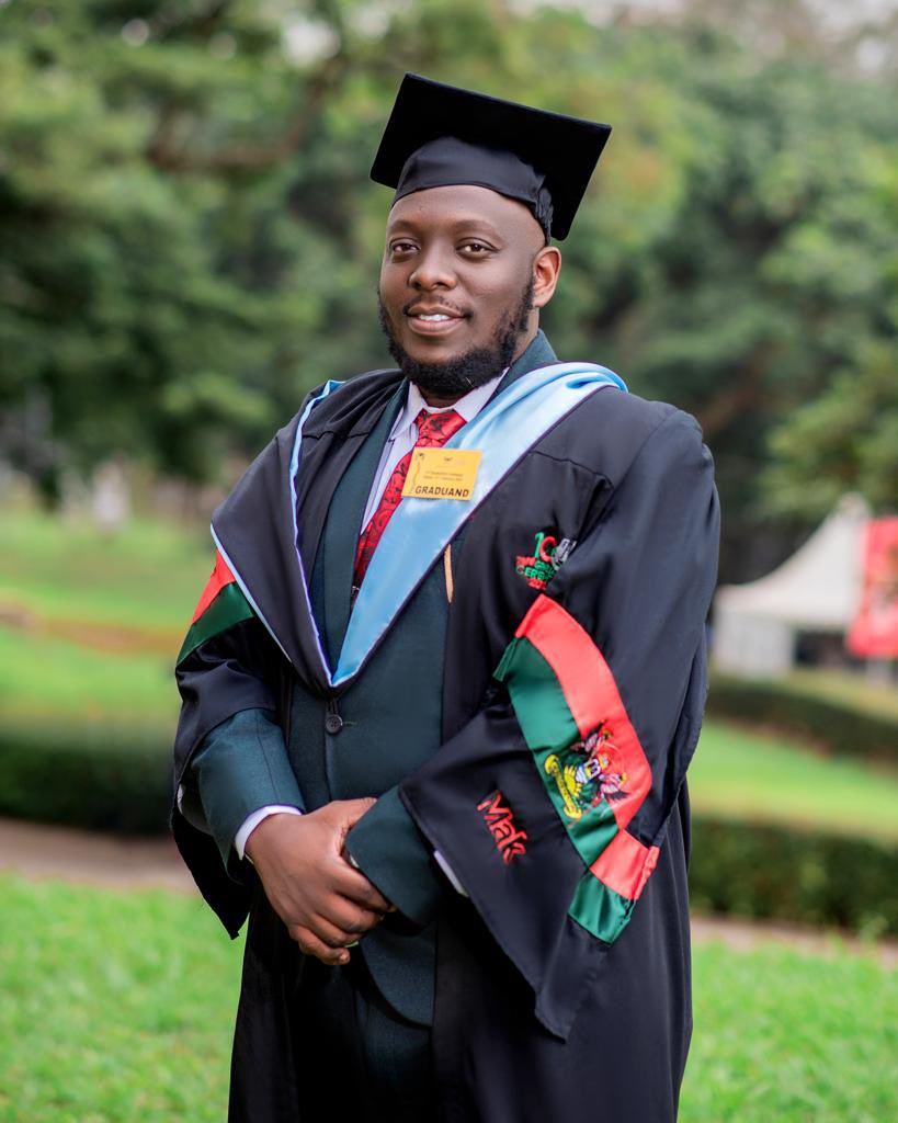 mugabeGodw's tweet photo. One of my inspirations @Kasuku256 is a full graduard congratulations sir am waiting for u tommorrow @10am for #TalkandTalk show please tubulire ku lugendo lwo🙂

#CampusBlog
#EaziOnMediaUpdates https://t.co/euVADLaqdK