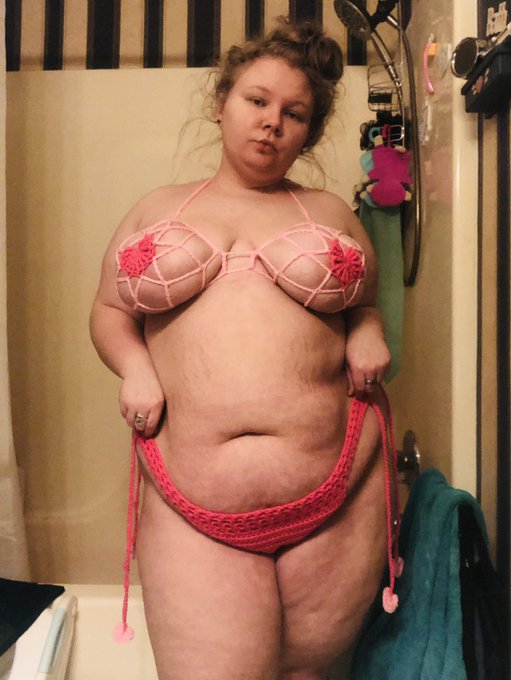 Don&rsquo;t mind the mess pleaseeeee but look at the crochet lingerie I madeeeee❤️❤️❤️❤️❤️ https://t.co/4B
