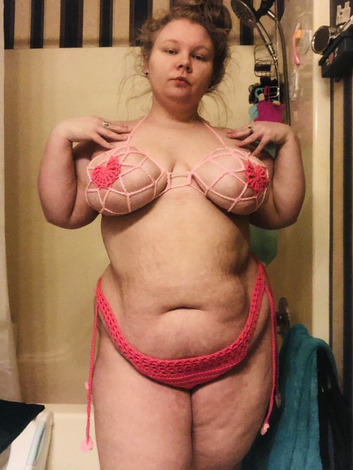 Don&rsquo;t mind the mess pleaseeeee but look at the crochet lingerie I madeeeee❤️❤️❤️❤️❤️ https://t.co/4B