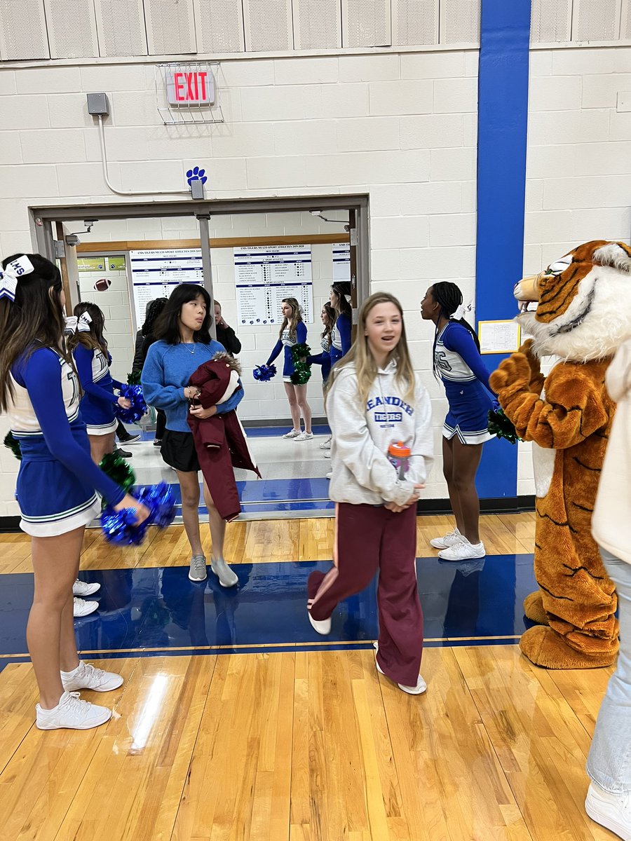 EmSmith_Faught's tweet photo. It’s been a great two days of welcoming our newest @LeanderTigers!!! #OurLMS #1LISD #welcometoLMS https://t.co/VT1aq4Gzwa