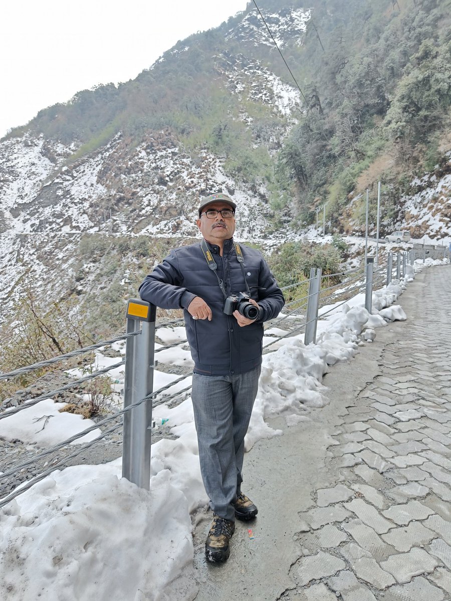 nayakasanjeeva's tweet photo. Lichen exploration at Mayudia Pass, alt. 2655 m, Arunachal Pradesh. Few days old snow fall. @ArunachalTsm https://t.co/NWGbuOLaQZ