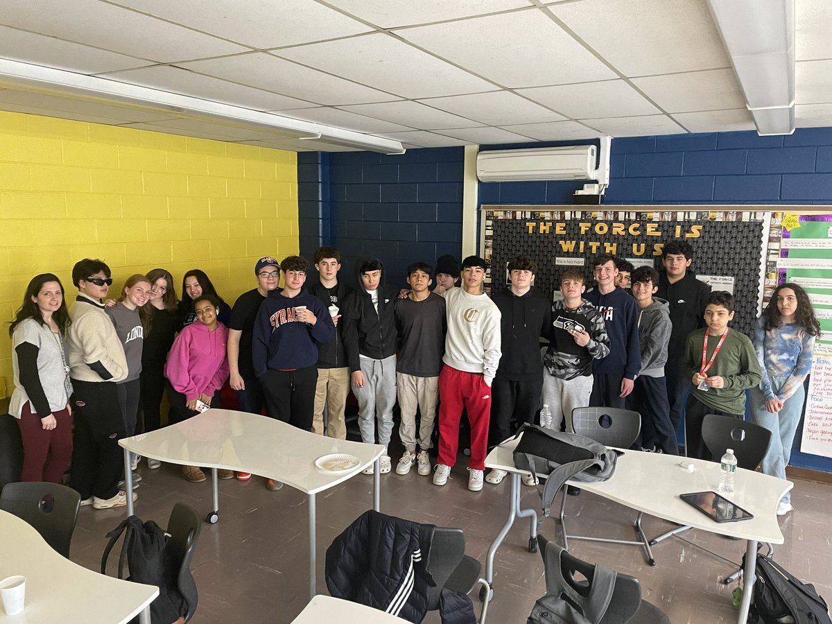 doc_downeyMHS's tweet image. Thanks for our pizza party @mathspace #growthchallenge #MineolaProud @mineolahs @StaceyMadden14 🍕🧮♾️