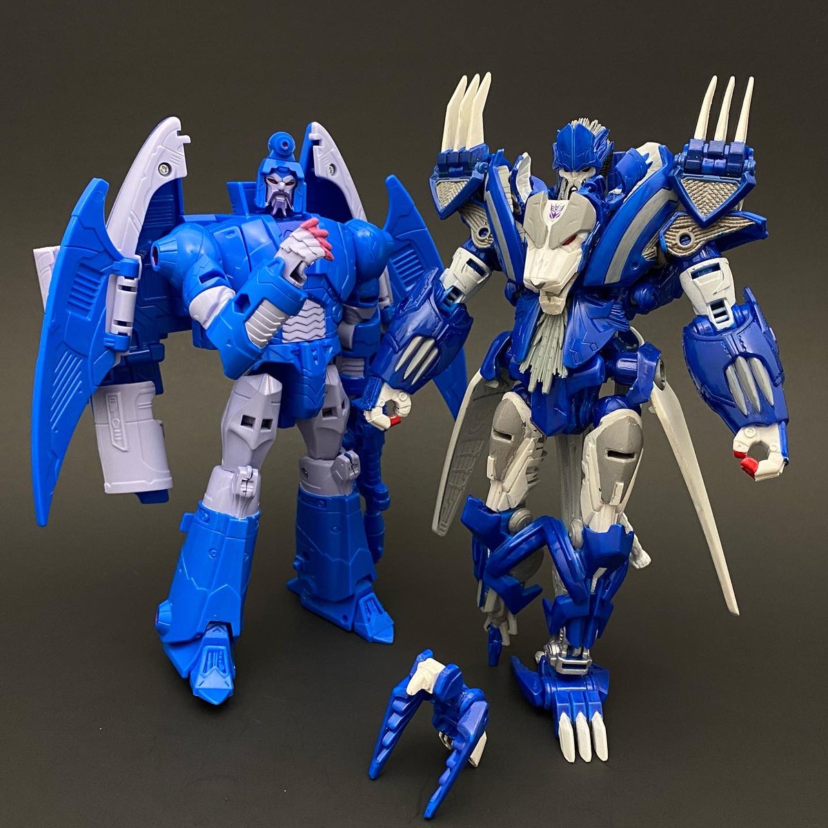 deliciouspeter's tweet photo. Beast/Hunter
#transformerscustoms
#transformersscourge
#transformers
#thundertron https://t.co/gsTMkfuEJF