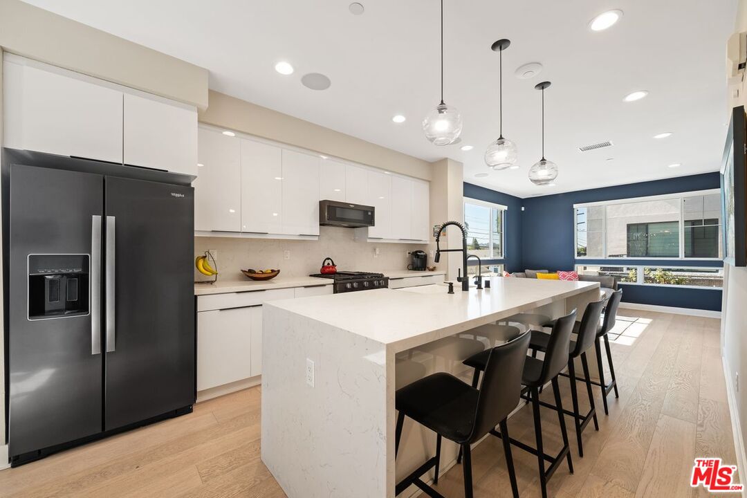 homesbydanny's tweet photo. New Listing! $995,000.00, 3BR, 3BA, 2933 Exposition Pl 1, Los Angeles, CA 90018, Full Details https://t.co/JCWRH4HczR https://t.co/E8yM0mgAqq