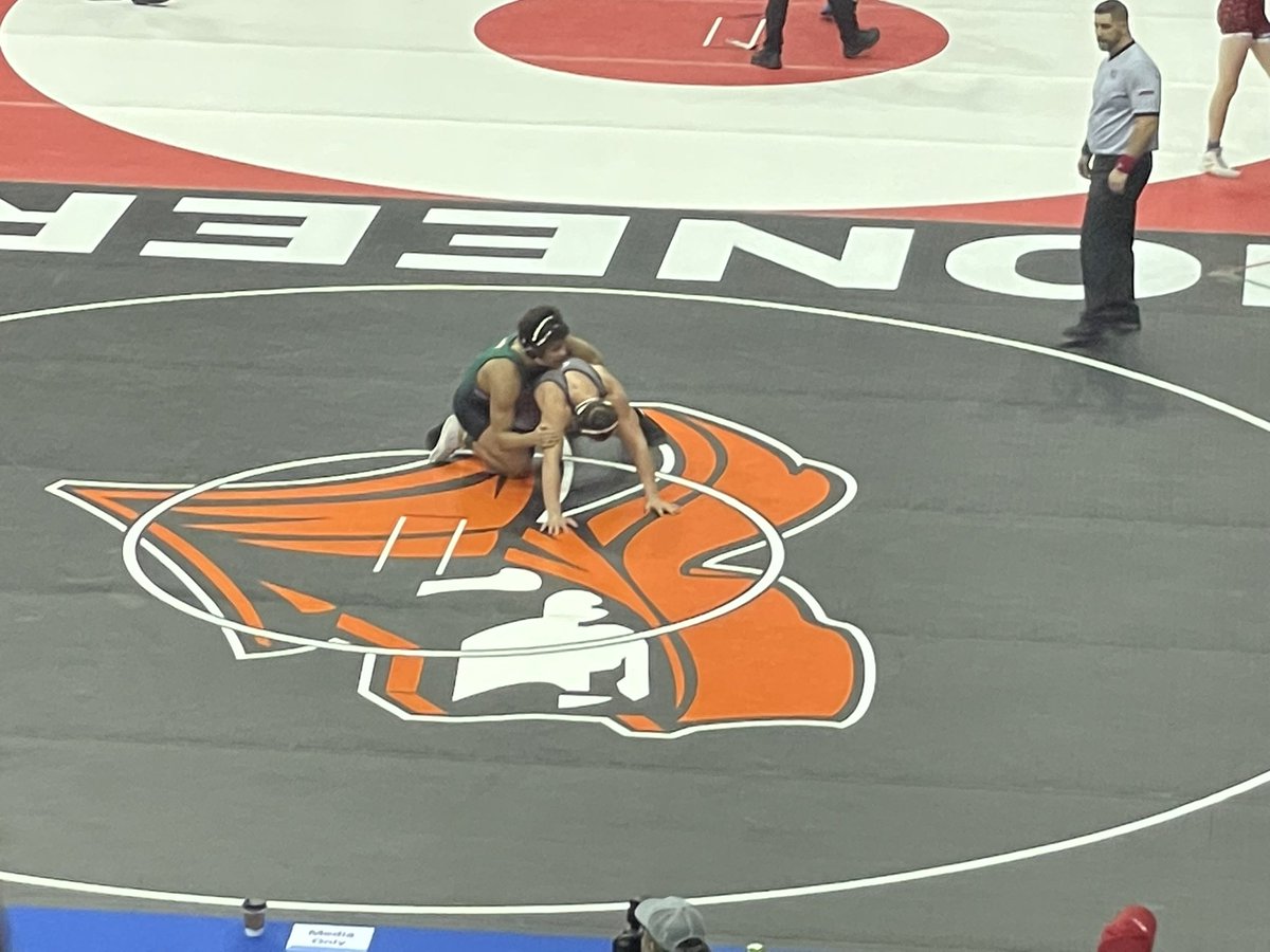 lnsathletics's tweet photo. J. Manzo battles but fall 8-3.

#160 #StateWR

🐊🤼‍♂️ https://t.co/GAcUE8WlFE