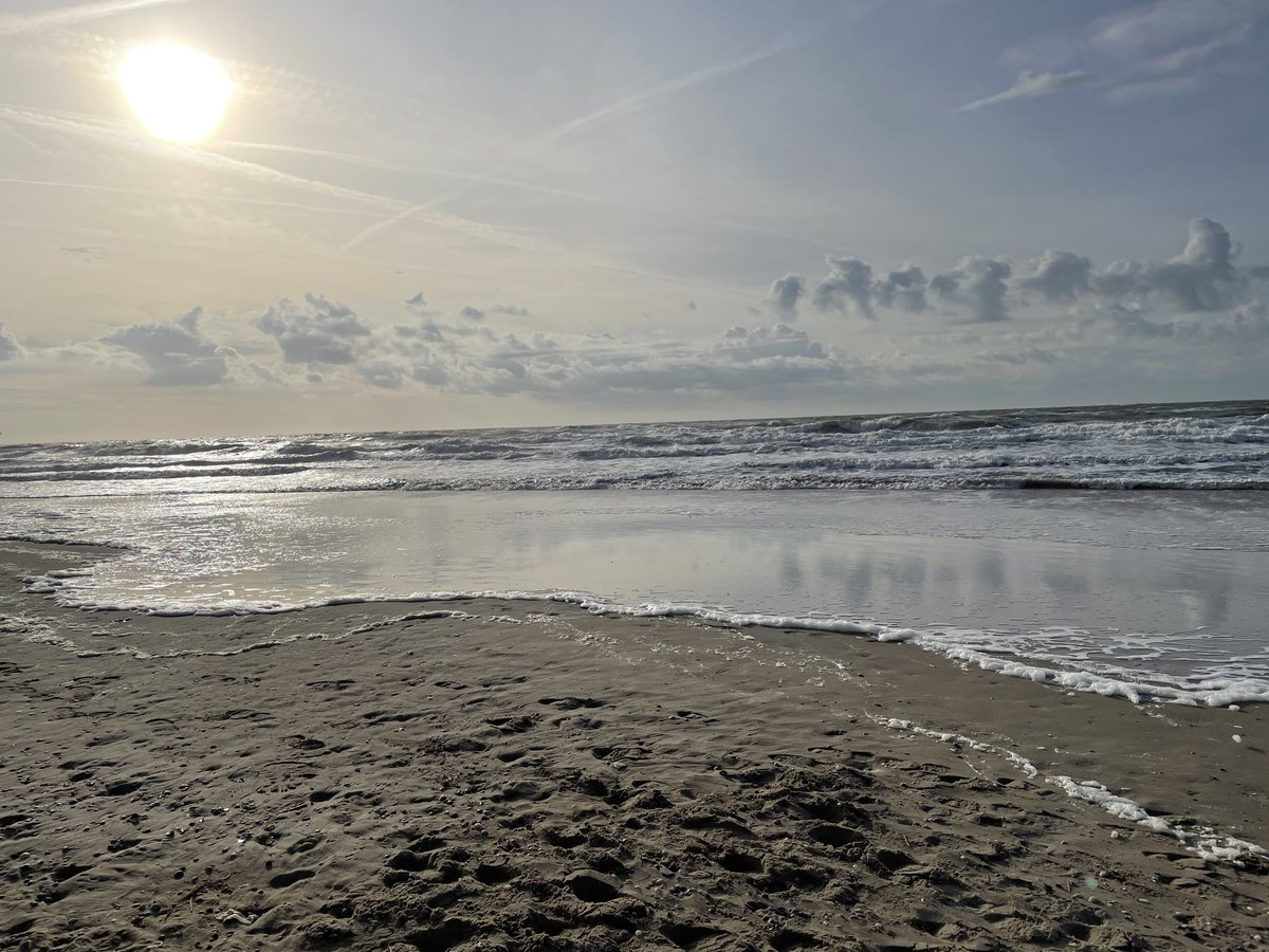 Waait lekker door: van noord naar zuid op t #kustpad. Eindelijk begonnen ⁦<a href="/DirecteurNVAB/">Gijsbert van Lomwel</a>⁩ ⁦<a href="/Pegoorbergh/">Petra vd Goorbergh</a>⁩ ⁦<a href="/Sanderijne/">sanderijn janssen</a>⁩