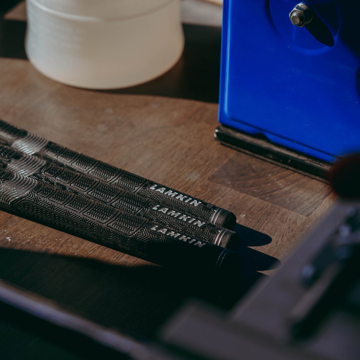 LamkinGrips's tweet image. It&apos;s official, the comfortably beautiful—and beautifully comfortable—Sonar+ Black is on shelves 🔥 We can&apos;t think of a better time (or reason) to regrip. Once they&apos;re on your sticks, we&apos;d love to peep some pix! Happy regripping!