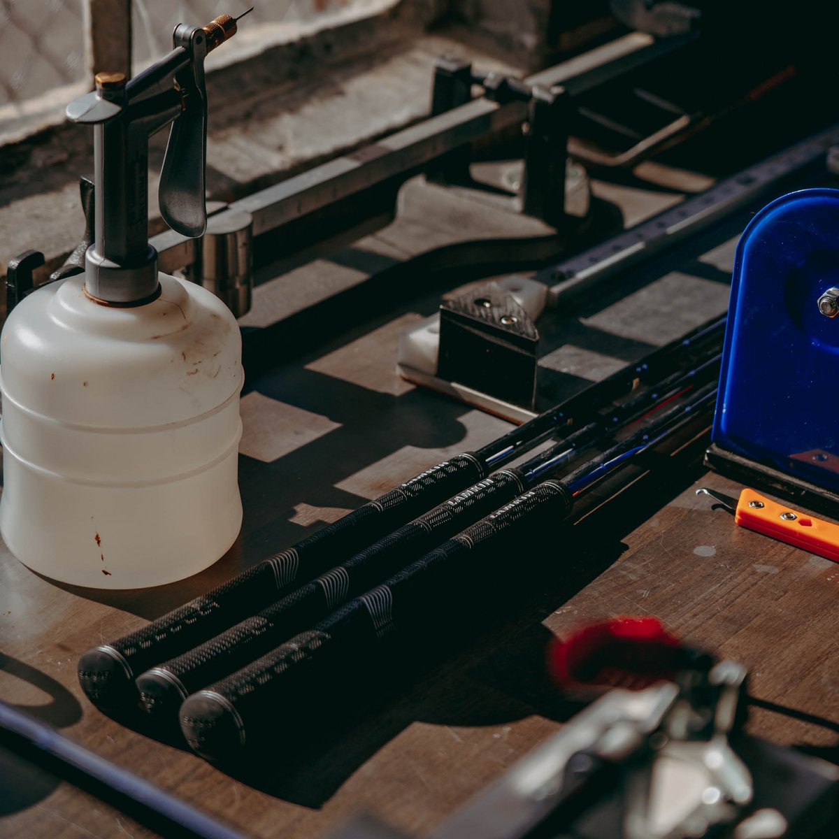 LamkinGrips's tweet image. It&apos;s official, the comfortably beautiful—and beautifully comfortable—Sonar+ Black is on shelves 🔥 We can&apos;t think of a better time (or reason) to regrip. Once they&apos;re on your sticks, we&apos;d love to peep some pix! Happy regripping!