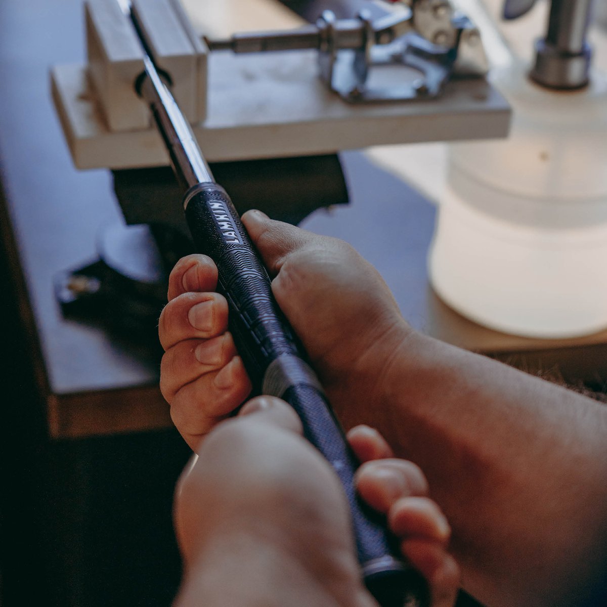 LamkinGrips's tweet image. It&apos;s official, the comfortably beautiful—and beautifully comfortable—Sonar+ Black is on shelves 🔥 We can&apos;t think of a better time (or reason) to regrip. Once they&apos;re on your sticks, we&apos;d love to peep some pix! Happy regripping!
