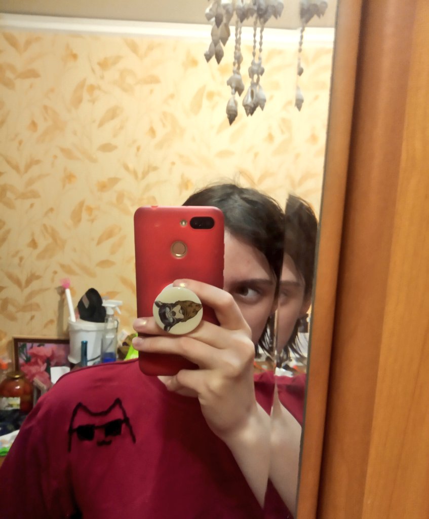 Kitty_in_mitten's tweet photo. Сегодня попробовала сделать вот так вот и только потом поняла, что место на футболке надо было выбрать чуть правее
(Да и к тому же, техника немного неверная, но все равно прикольно вышло) https://t.co/fKobYXENjV