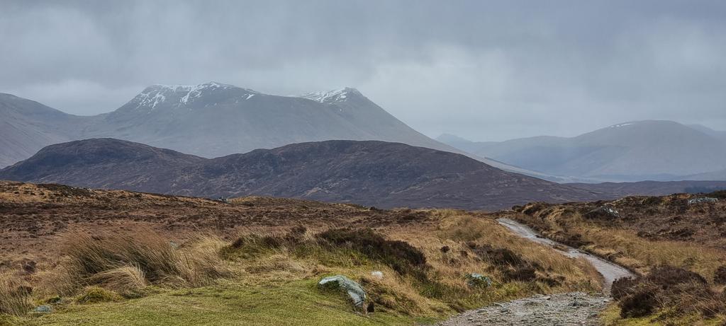 doctorcaldwell's tweet photo. At the monument to #PeterFleming older brother to #IanFleming author of 007 books. #RannochMoor #Glencoe
@inveresregan @bluerhodfa @Trisha_the_doc https://t.co/5WErxzckaH