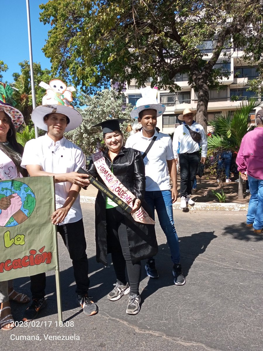 sinvemacumana's tweet photo. #Cumaná #Febrero17 . Hoy en Asamblea los docentes ,con creatividad reclamaron sus derechos violentados. https://t.co/oh6LWYRl3B