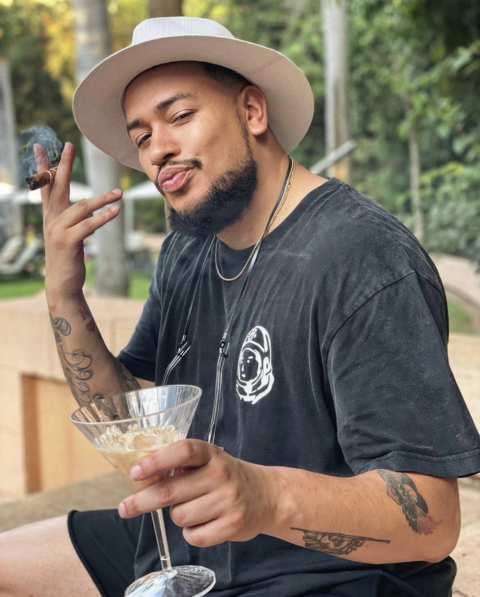 Cellular_jnr's tweet photo. Let's be honest... The Cassper and AKA’s beef was literally profitable, entertaining and grew the South African Hip Hop industry. We even got blocked a lot as fans because of the love we had... It had that Messi and Ronaldo vibes in it. Legendary!  #akamemorialservice https://t.co/SrJsb0flnd