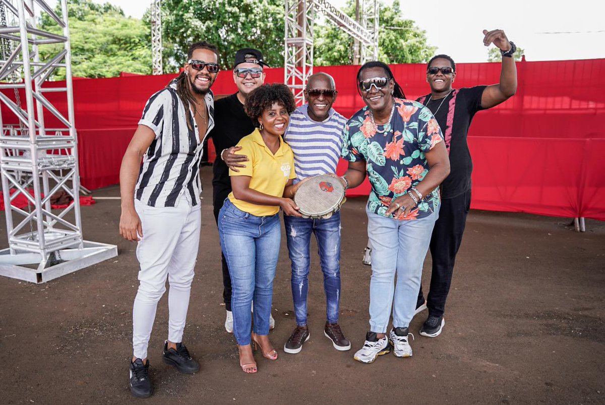 terrasamba10's tweet photo. Entrevista na @g1tvintegracao. Hoje tem Carnaval!! 🎉🎉🎉
Recebendo o carinho da prefeita Leandra Guedes, da repórter Mônica Santos e toda equipe maravilhosa. 
#carnavrau #terrasamba #mg https://t.co/TfQyro8J6v