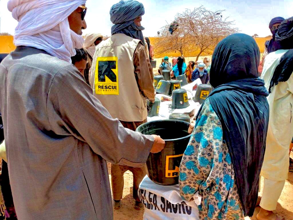 meier_matias's tweet photo. Lors de notre réunion régulière entre @RESCUEorg #Mali🇲🇱 &amp; @USAIDMali🇺🇸, nous avons constaté ke les incidents de protection individuelle à #Menaka ont augmenté de 716 % entre 2021/2022: bien que alarmant, nous avons aidé chaque personne &amp; nous continuerons à les soutenir en 2023. https://t.co/cY06jWS6yc