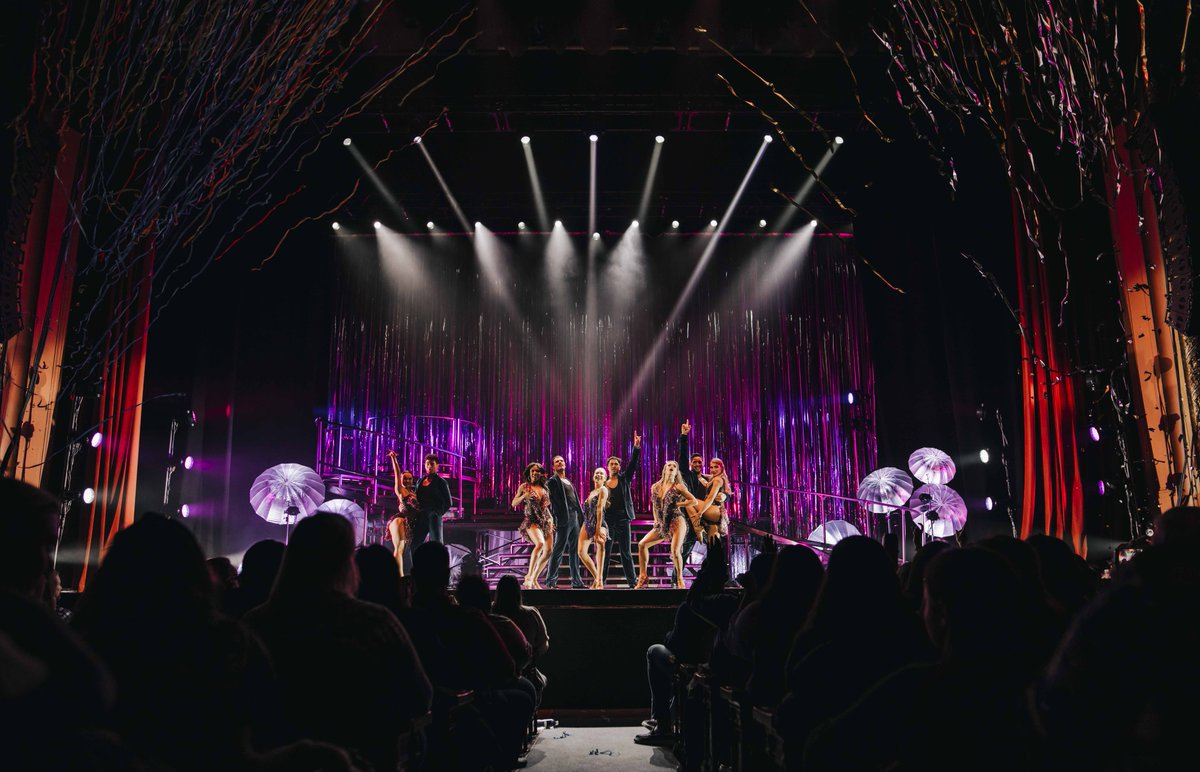 #DWTSTour amazes us more and more each show! Head to <a href="/DWTSLiveTour/">Dancing with the Stars: LIVE!</a> for tickets and details to see #DWTS pros &amp; guest stars dancing in a city near you!
📸: Sarah Elizabeth