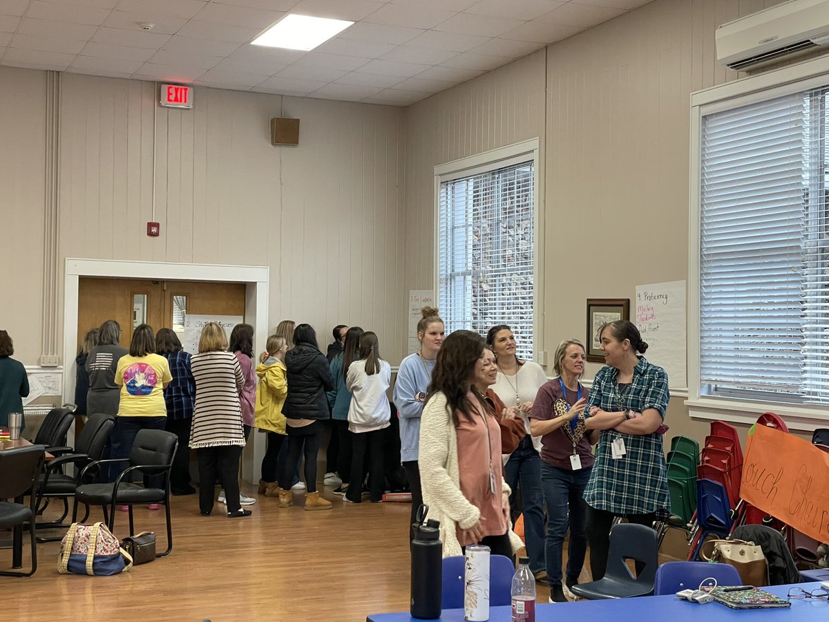 smith_cilia's tweet photo. DAR Elementary faculty and staff working together during our 2nd meeting fir MTSS! #daretobeyourbest @marshall_school @Keybo4AU @SpikeAnnie https://t.co/AyVIb3pDy7