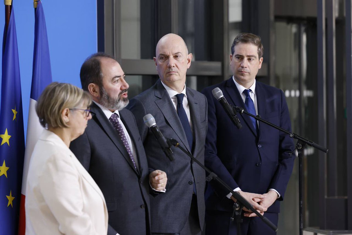 FrcsBraun's tweet photo. La France restera une terre d’innovation en santé, grâce aux talents que nous soutenons et renforçons massivement. Choisir la France et ses atouts en tant qu’industrie de santé, c’est s’inscrire dans un mouvement exigeant et dynamique pour la santé des Français. #ChooseFrance https://t.co/oCcLGcfzfb