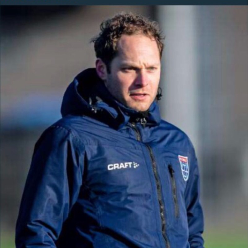 Joram Hendriks wordt met ingang van het nieuwe seizoen de hoofdtrainer van vv Staphorst!

vvstaphorst.nl/1/2306/joram-h…