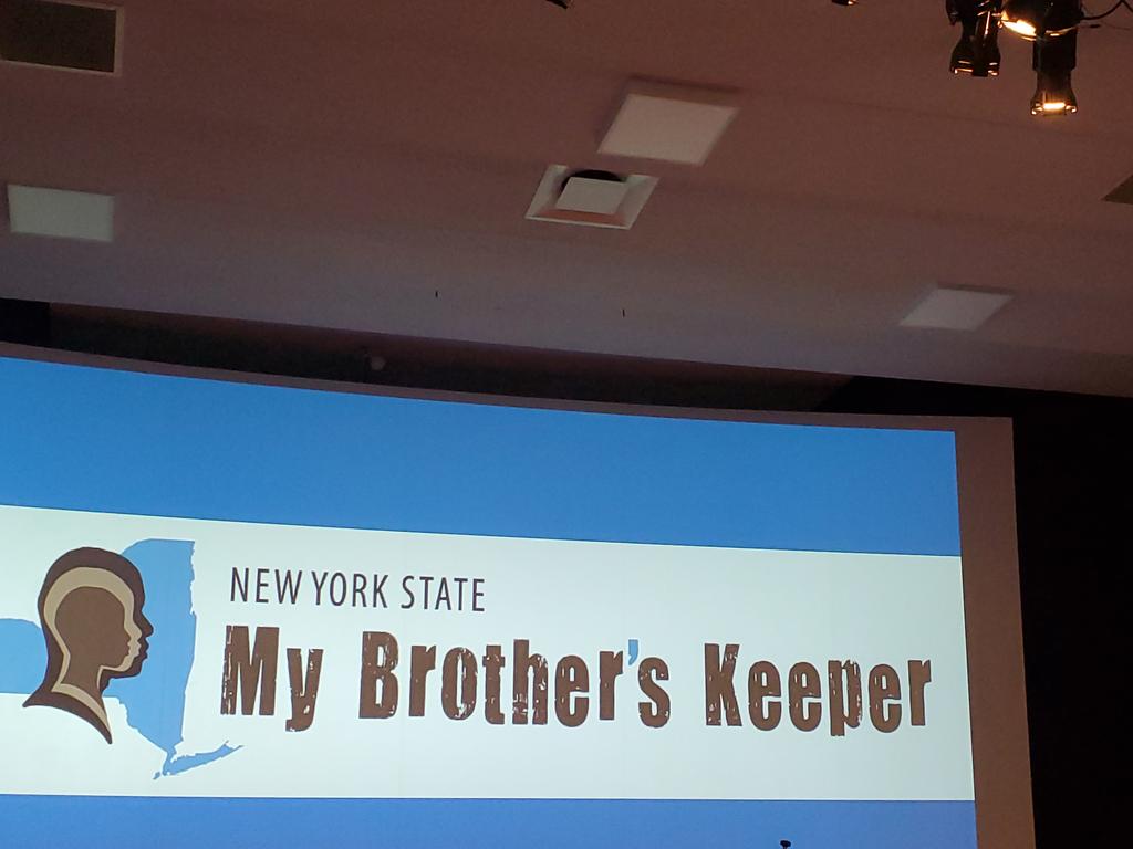 DRMMD2015's tweet photo. #NYSMBK WE ARE HERE! @PeekskillCSD @PeekskillMBK this is OUTSTANDING!! #2CLAPMBK #PEEKSKILLSTRONG #PEEKSKLLPRIDE #WELIFTASWECLIMB https://t.co/GG6HpifIWU