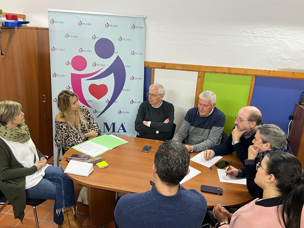 El <a href="/PPMelilla/">PP Melilla</a> denuncia el “abandono” de los integrantes de <a href="/asoc_teama/">TEAMA</a>  y <a href="/AutismoMelilla/">Autismo Melilla</a>, por parte del Gobierno local.facebook.com/onda.ceromelil…