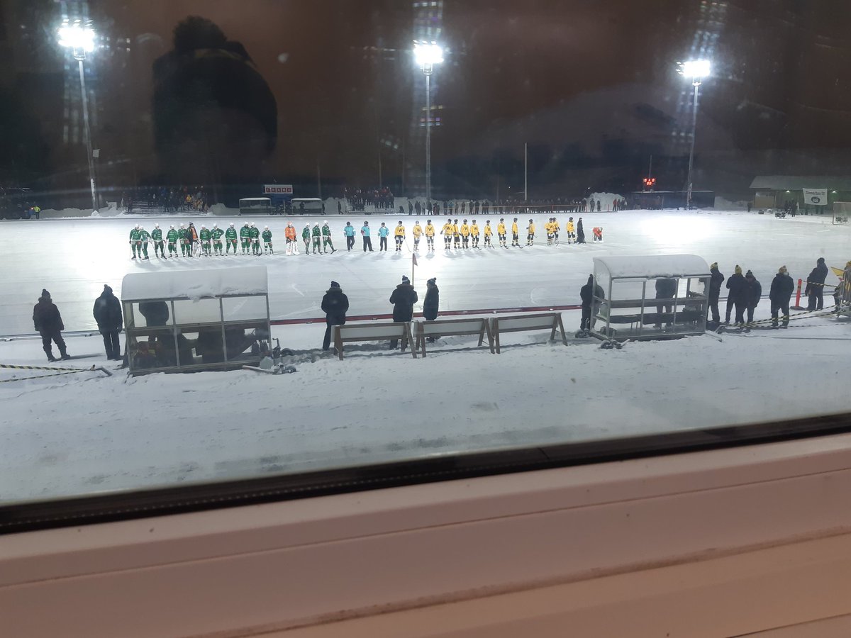 ahonantti's tweet photo. Välierissä WP35-Veiterä. Kohta mennään! #wp35 #jääpallo #kämäri https://t.co/0t8tZAaPNI