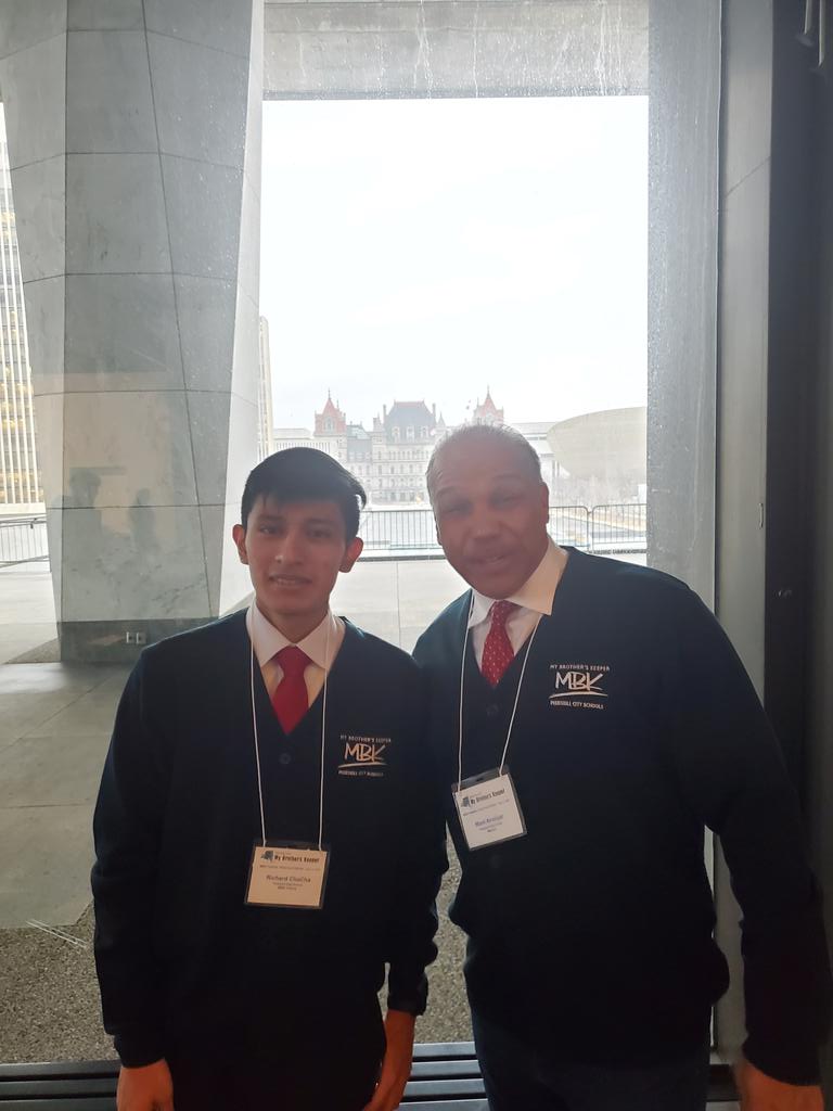 DRMMD2015's tweet photo. #NYSMBK WE ARE HERE! @PeekskillCSD @PeekskillMBK this is OUTSTANDING!! #2CLAPMBK #PEEKSKILLSTRONG #PEEKSKLLPRIDE #WELIFTASWECLIMB https://t.co/GG6HpifIWU