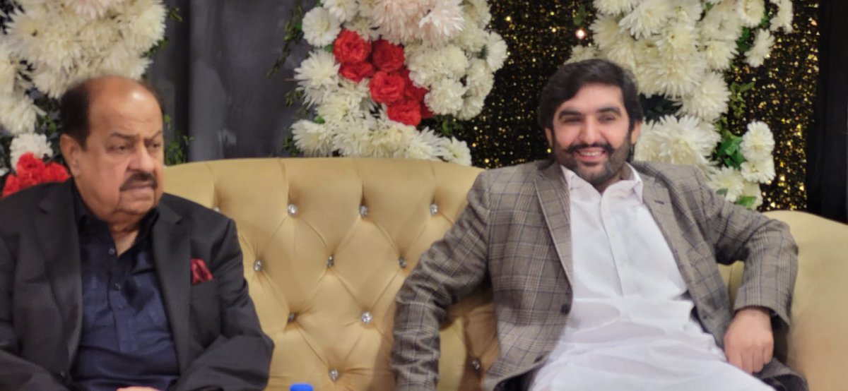 AshiqZardari110's tweet photo. حيدرآباد 
پاڪستان پيپلزپارٽي نوجوان اڳواڻ عاشق حسين زرداري حيدرآباد ڪباب جي بينڪيوٽ ۾ سي آئي اي انچارج نوابشاھ   يار محمد رند جي فرزند جي شادي ۾ شرڪت ڪئي https://t.co/1ZQdKlNgOJ