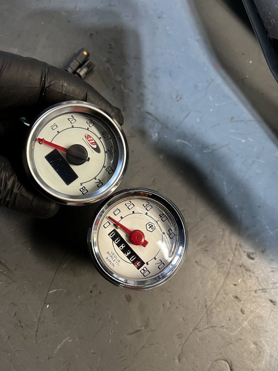 robert2burns's tweet image. Just fitted a SIP speedo to this wee smallie… really impressed with it.. really nice fit… looks almost standard #vespa #smallframe #smallie #50 #sip #scotland