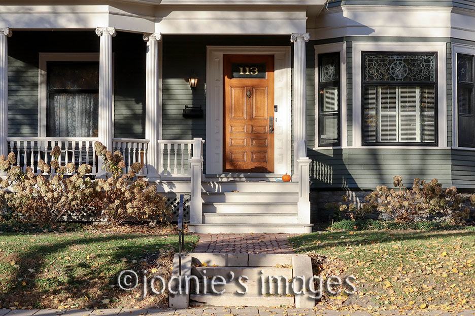 113
📷😎✌🏻🏡
#photography #house #achitecturephotography #photographer #porch #photo #architecture #photographyismysuperpower #mysaintpaul #shotoncanon #urbanlanscapephotography #summitave #art #urbanlandscape #photographyisart #photooftheday #artisasuperpower #fallinstpaul