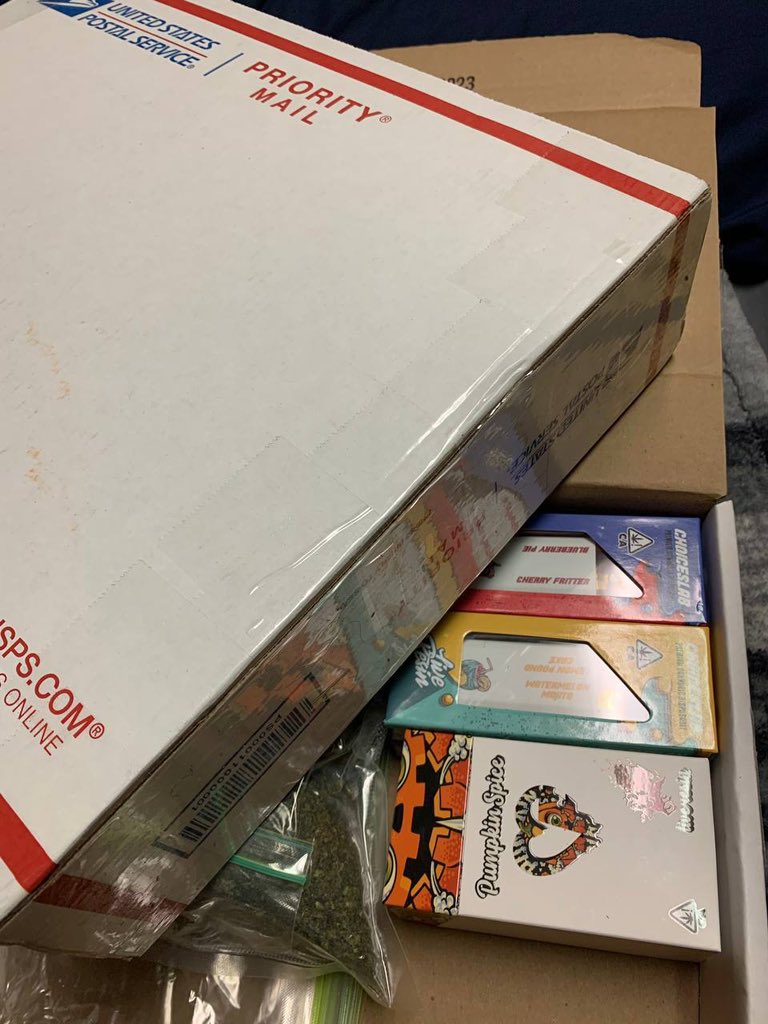 Growithrob420's tweet photo. Getting package touchdown … genuine deliveries 🏉🏉🏉 https://t.co/VQdgIsmRKG
