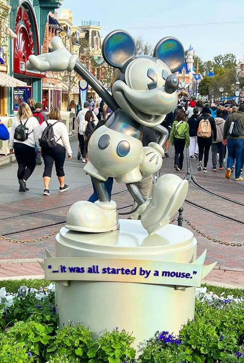 Mickey is back. Quote fixed.

📷: idreamofdisneyworld (Instagram)