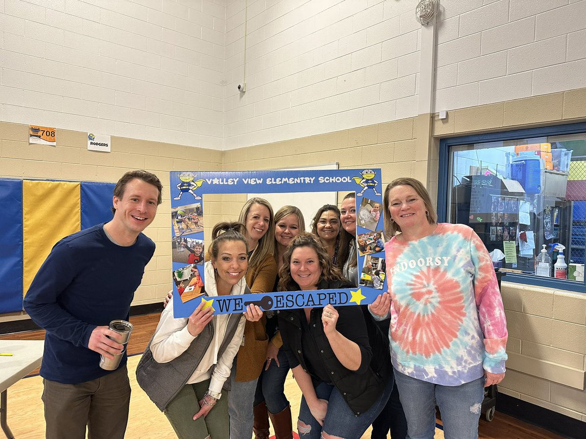 amandacohn9's tweet photo. Shout out to the MCHS Graphics students for this awesome frame! I am always so impressed with the incredible work these kids do! Thanks @lilguywithink we appreciate all your help. #mchswarriorsink  #mchsgraphics https://t.co/aHf2UenHIm