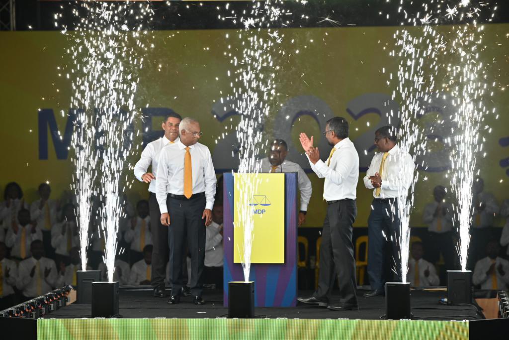 K_K_B_K's tweet photo. RT @MDPSecretariat: MDP ge Riyaasee Candidate, Raeesul Jumhooriyya Ibrahim Mohamed Solih ah ticket eruvumah baavvaa Jalsa 

Riyaasee Candidate Raeesul Jumhooriyyaa Ibrahim Mohamed Solih ah ticket eruvee Chairperson Uz Fayyaz Ismail  

#MDPkuriyah 
#MDP20… https://t.co/VHl9SNdl1A