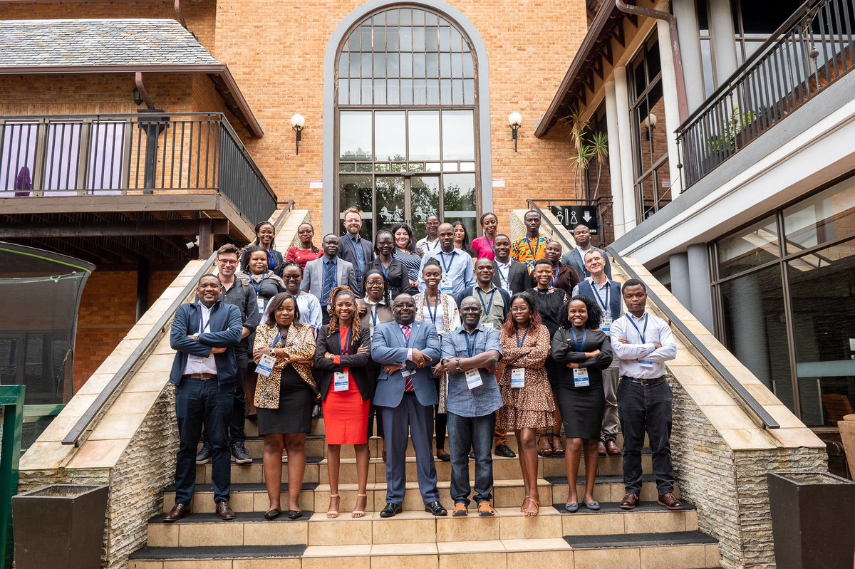 ekiyi1's tweet photo. So glad to have been in attendance of the @SynBioAfrica Global Biological Catastrophic Risks conference in South Africa, and to receive an award with my team: go Health Equity for All (HEFA) 💪🏾. Many thanks to @nicd_sa  and @SynBioAfrica for hosting this amazing conference. https://t.co/BodGFHihMK