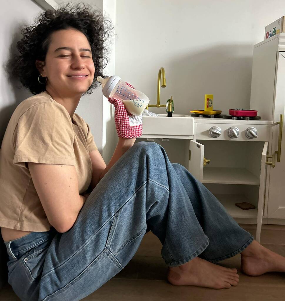 Ilana Glazer #feet #toes #footfetish #feet #toes #footfetish Feet to