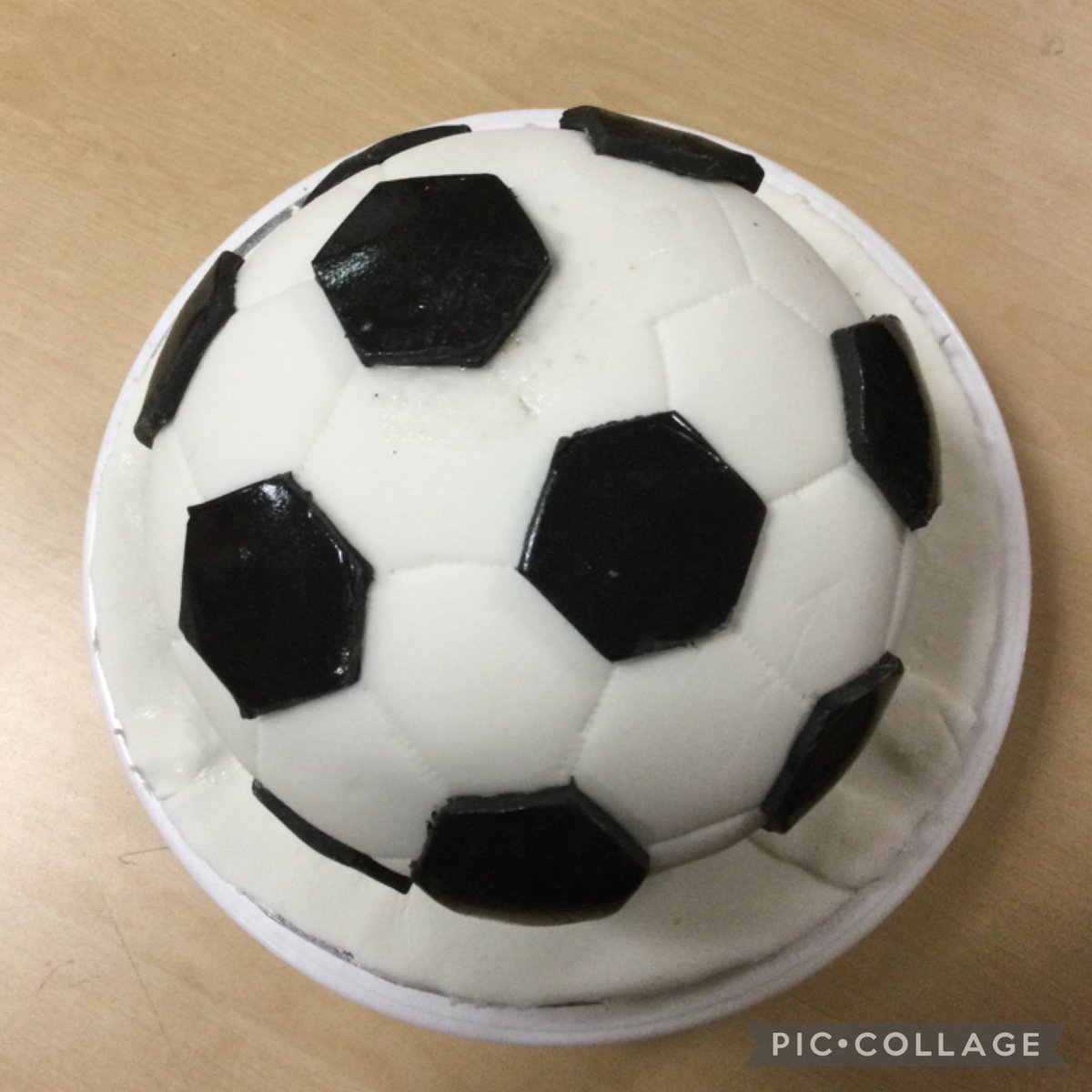 BentonDeneOOSC's tweet photo. Baking  Club  have  really  outdone  themselves.
To celebrate  the  Mighty  Toon  going  to  Wembley,  the  baking  club  have  baked  and  decorated  a  football  cake.
🖤🤍🖤🤍🖤🤍🖤🤍🖤🤍🖤
#nufc #bakingclub #offtowembley  
@NUFC
 @bentondeneprim @year3bdp https://t.co/aT9bodbI3l