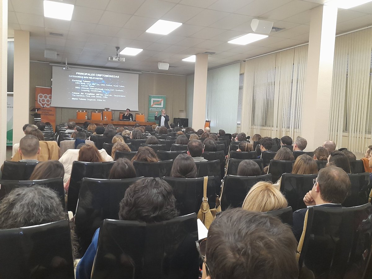 Interesantes jornadas en <a href="/economicasUMA/">Económicas Málaga</a> por las que <a href="/cepmalaga/">CEP de Málaga</a> ha apostado al aportar visiones actualizadas y recursos al profesorado de economia, en colaboración con <a href="/AADESeconomia/">AADES</a> 
Resalta la implicación del profesorado y su alta asistencia <a href="/EducaAnd/">Consejería Desarrollo Educativo y FP</a> <a href="/ManoliFM/">Manuela Fernández</a> @educacionenmlg